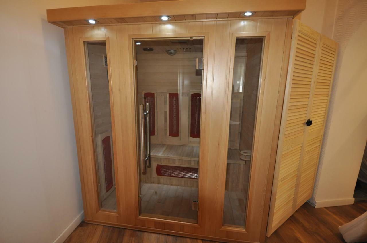 Wild Solutions Sauna Apartments Krakow Bagian luar foto